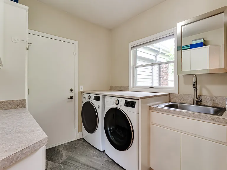 3375 Bardell Ave — Photo 24