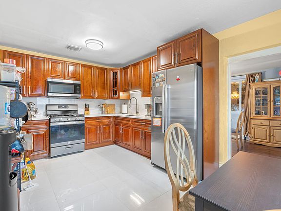 5th image of 2126 Washington Street