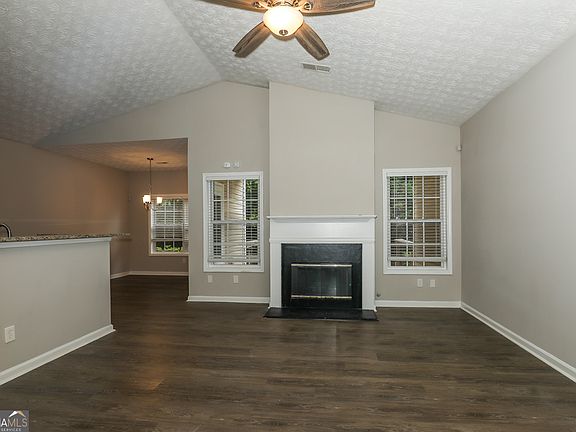 3rd image of 1055 Maple Leaf Dr