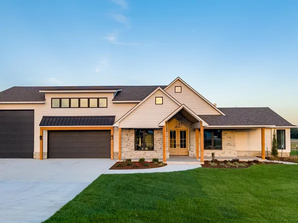 9040 N Isabelle Ct, Valley Center, KS 67147