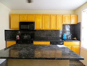 Rented by aptsandlofts.com