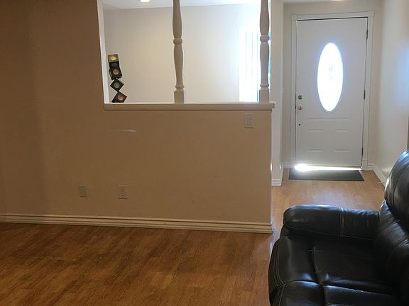 3rd image of 15829 Creswick Dr
