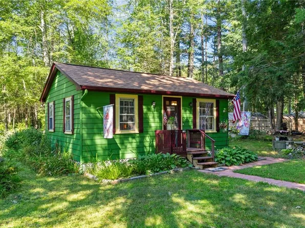 14 Laurel Dr, Glocester, RI 02814