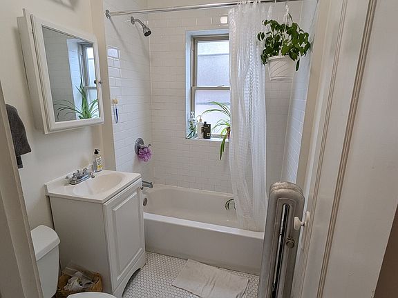 4th image of 6439 N Newgard Ave APT 1A