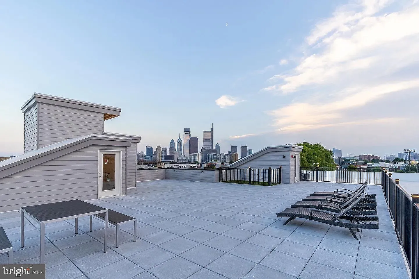 2 bed, 950 sqft, $3,200 — Photo 3