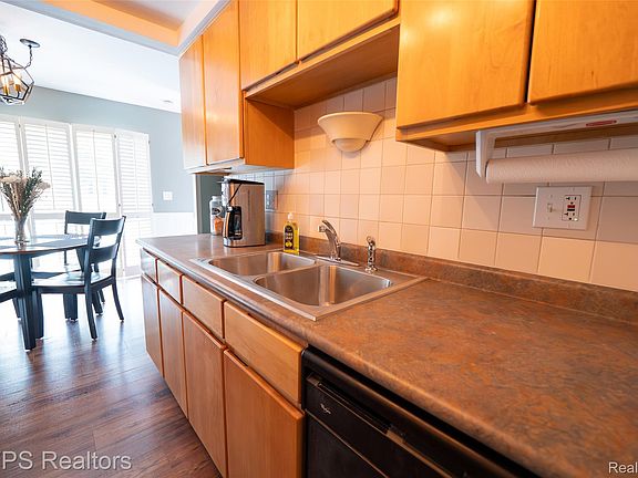 5th image of 804 S Oak Brook Ridge Dr #149