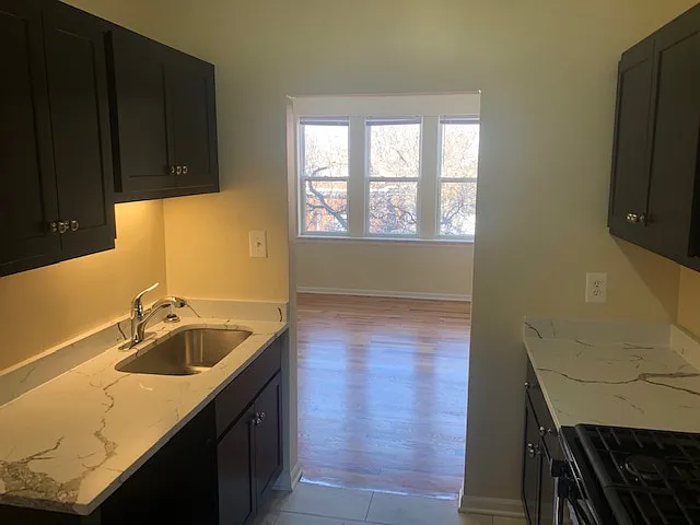 Shakespeare Apartments — Photo 14