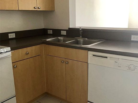 2nd image of 2931 NE 185th St APT 1105