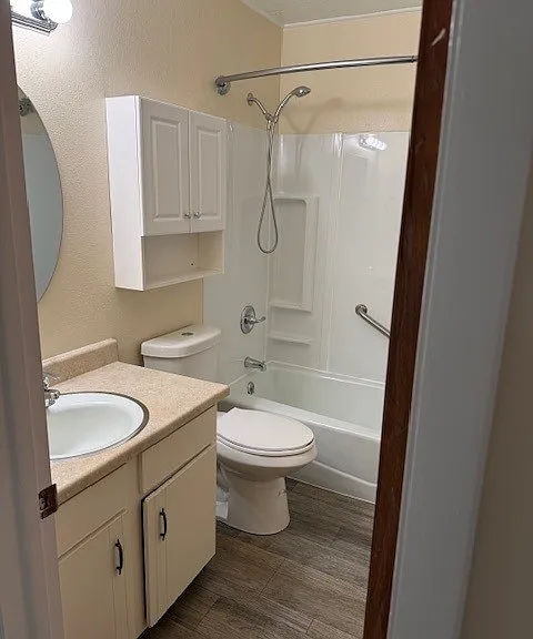 547 Yale Pl — Photo 5
