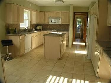 4th image of 29099 Fairmount Blvd