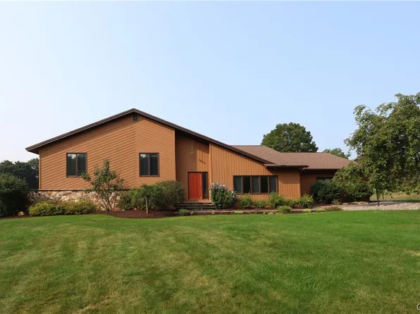 5002 Saddlebrook Dr, Fayetteville, NY 13066