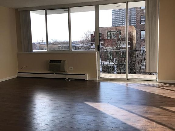 3rd image of 5817 N Kenmore Ave APT 302