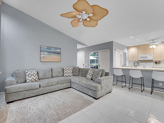 3rd image of 1228 NW Sun Terrace Circle #B