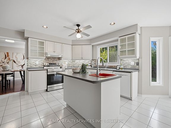 3rd image of 8 Gardenia Way