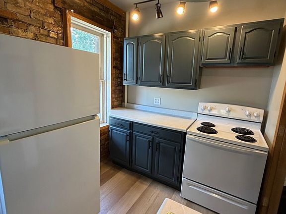 3rd image of 1102 W 3rd St #1