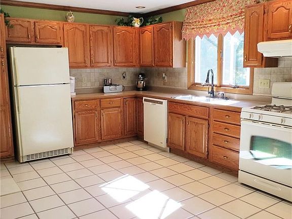 4th image of 319 Aspen Dr