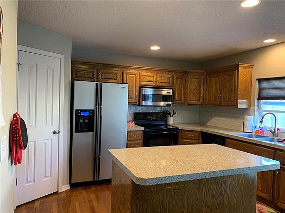 5th image of 1507 N 133rd Ter
