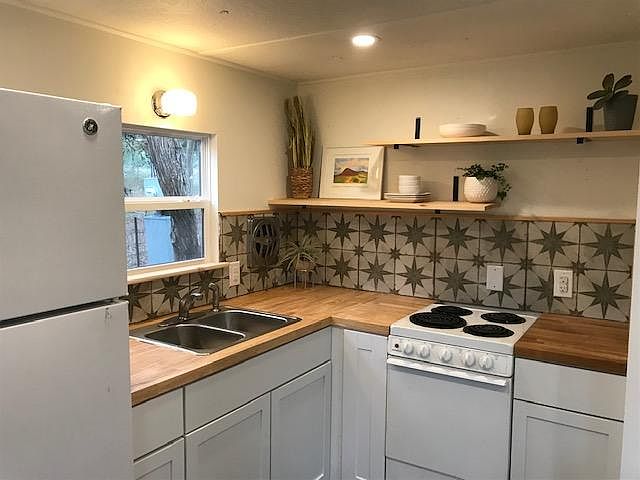 1st image of 204 Claremont Dr