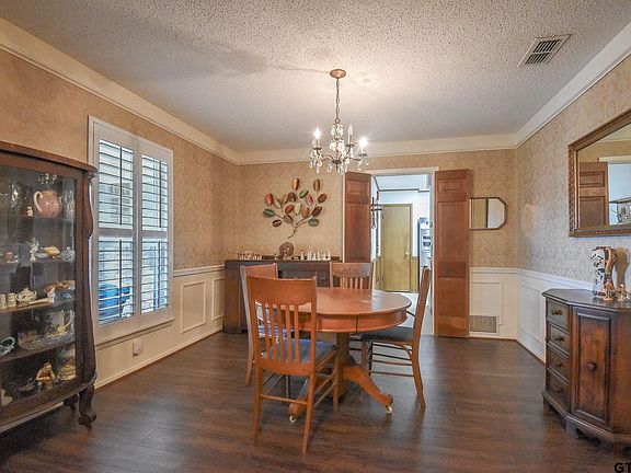 4th image of 400 Winchester Dr