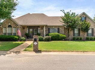 215 Hermitage Dr, Searcy, AR 72143