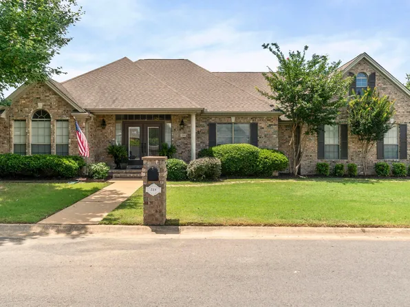 215 Hermitage Dr, Searcy, AR 72143