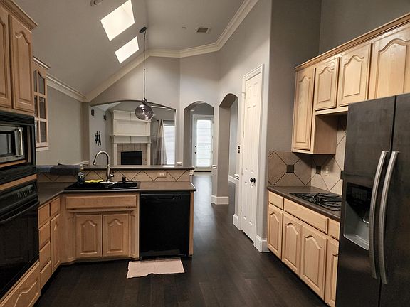 3rd image of 8109 Dogwood Ln