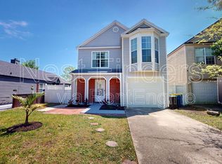 555 Staffordshire Dr, Jacksonville, FL 32225