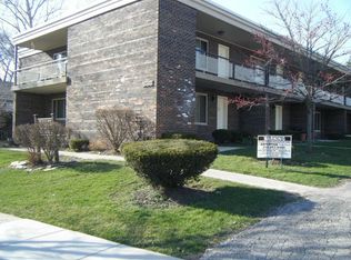 336 Pennsylvania Ave APT 7, Glen Ellyn, IL 60137