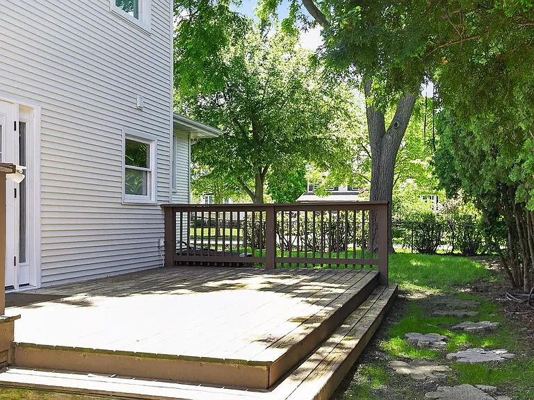1702 N Beech Rd — Photo 43