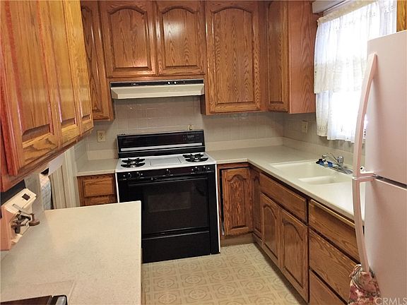 3rd image of 2330 Marwick Ave