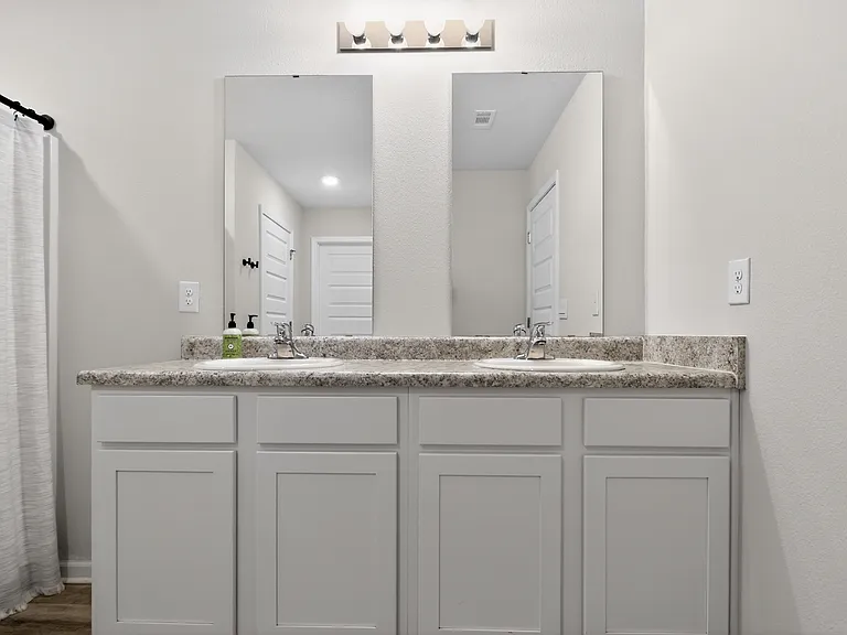 6817 Interlachen Ln — Photo 35