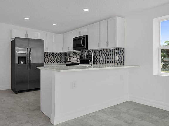 4th image of 460 E 6th St