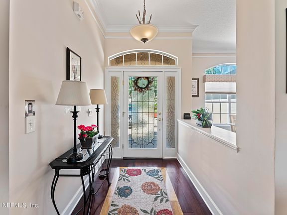 5th image of 517 BERKSHIRE Court