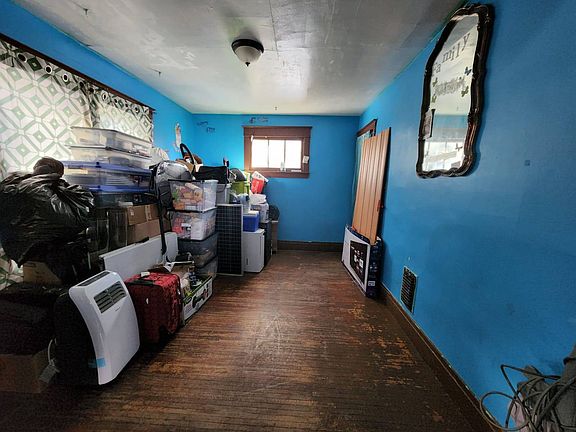 5th image of 653 Northumberland Ave