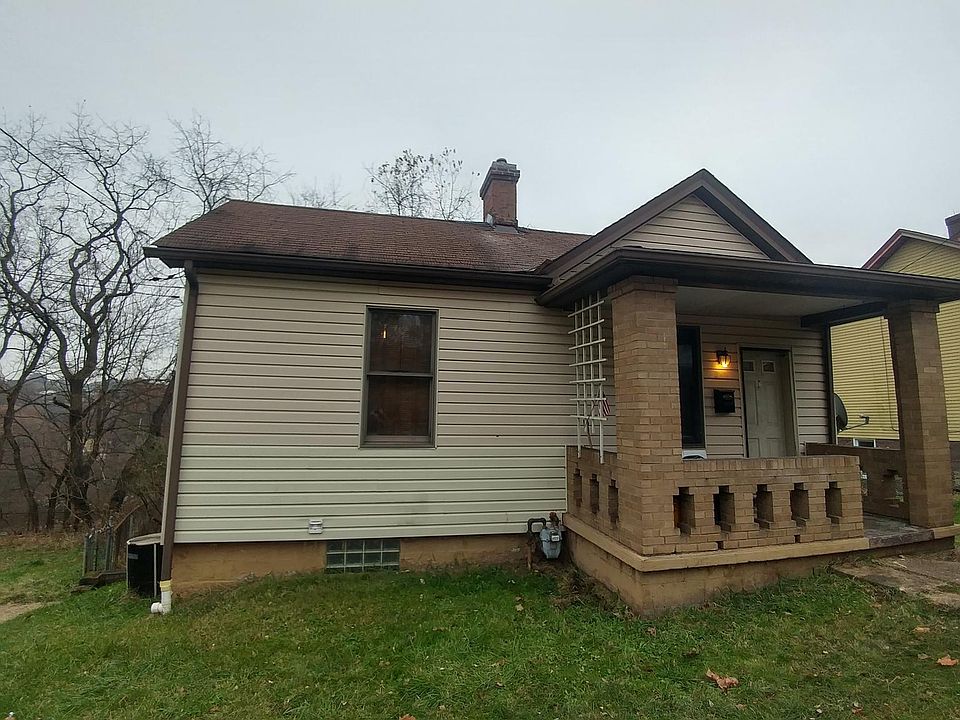 Front door. Easy access from street.
