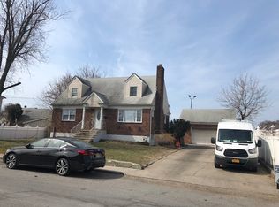 265 Henry St, Inwood, NY 11096