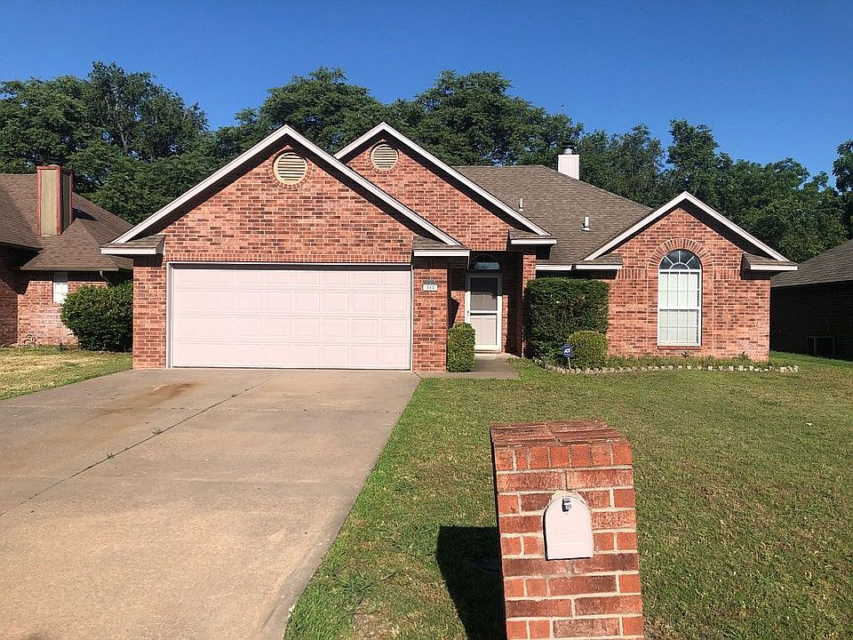 1st image of 318 Oakdale Dr