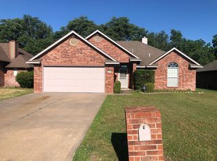 318 Oakdale Dr, Enid, OK 73703