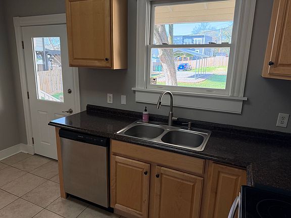 4th image of 306 W 26th St