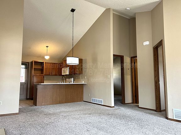 4th image of 5589 Tamworth Dr