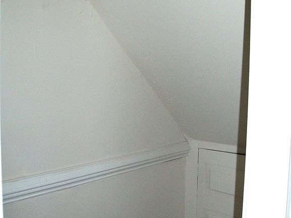 5th image of 2231 Monument Ave APT 2