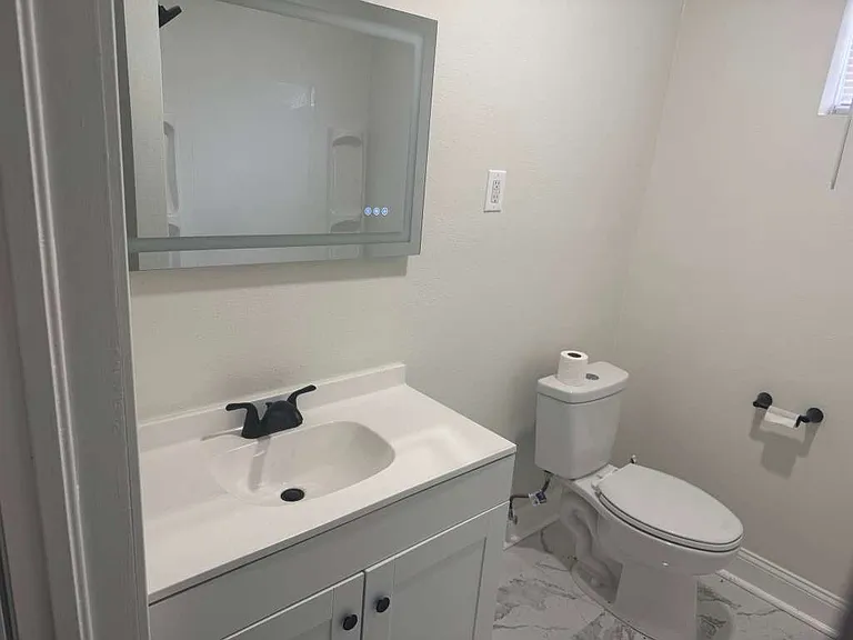 617 Montrose Dr — Photo 3