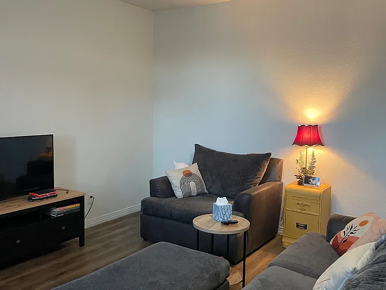 925 Albany St — Photo 13