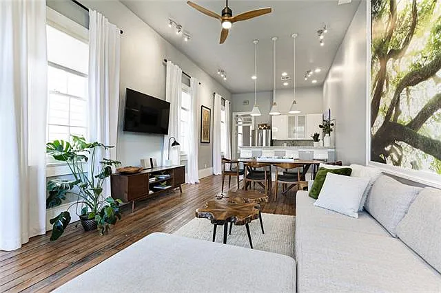 2 bed, 2.0 bath, 1200 sqft, $4,000 — Photo 3
