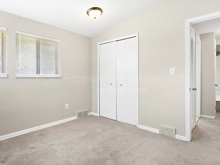 Cavalier Manor — Photo 25