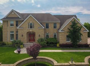 106 Elmwood Dr, Dix Hills, NY 11746