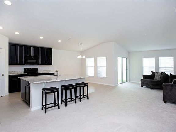 5th image of 156 Whirlaway Dr