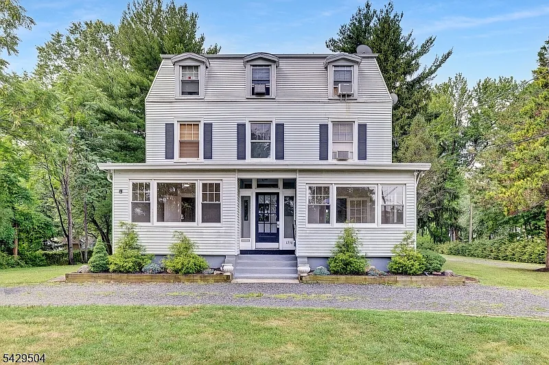 3 bed, 1.0 bath, $3,395 — Photo 1