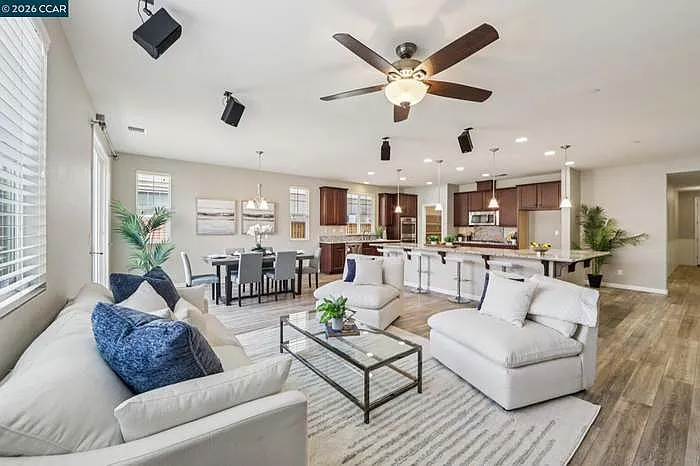 421 W Gravino Dr #1 — Photo 19