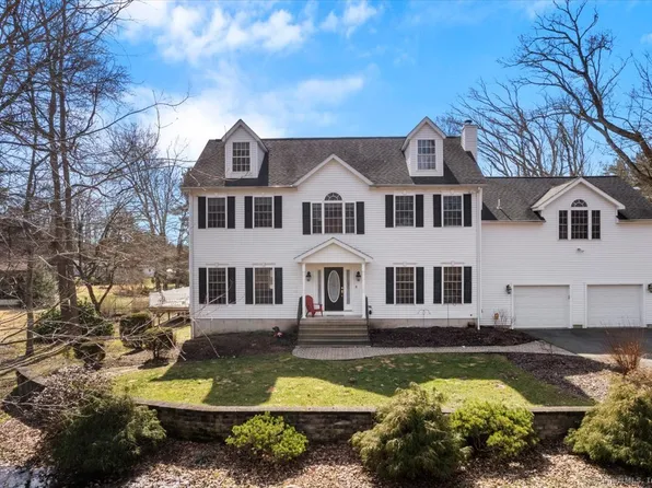 40 Tom Swamp Road, Hamden, CT 06518